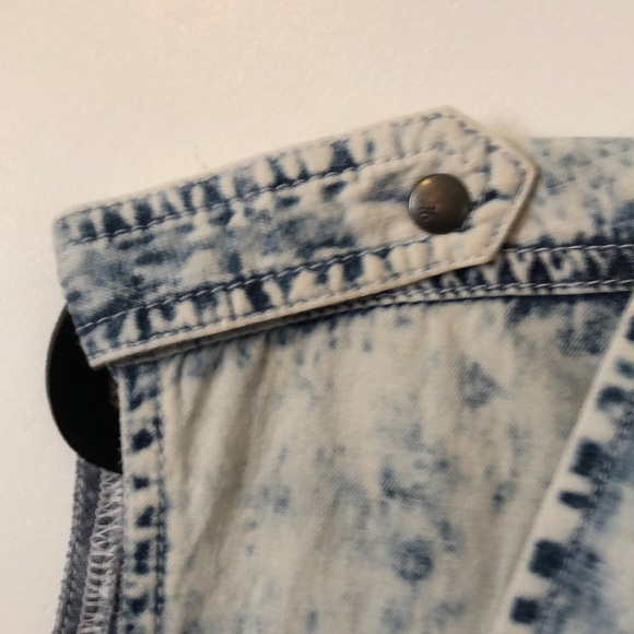 Five and 6 size Lg boyfriend fit chambray shirt - Picture 4 of 5